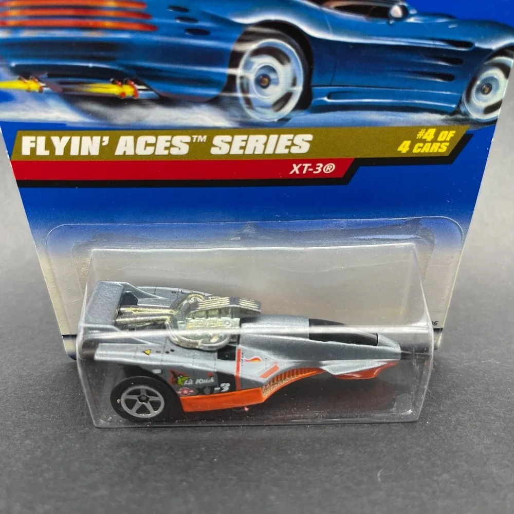 Hot Wheels Flyin' Aces XT-3 Three-Wheel Racer Bike Car Diecast 1/64 Scale #740